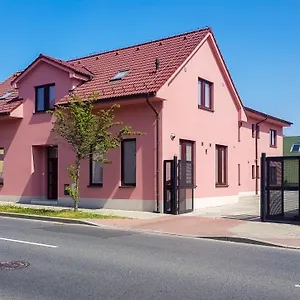 https://apartment-de-luna.praguehotelsweb.com